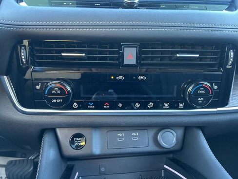 Used 2024 Nissan Rogue Platinum w/ Platinum Premium Package image 31