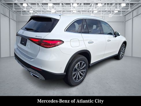 Used 2026 Mercedes-Benz GLC 300 4MATIC image 4
