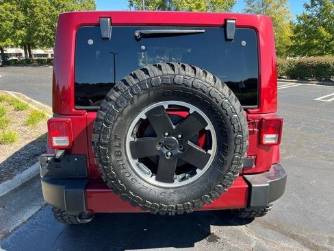 Used 2012 Jeep Wrangler Unlimited Sahara AWD/4WD image 11