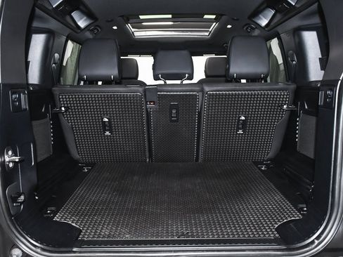 Used 2025 Land Rover Defender 110 S image 67