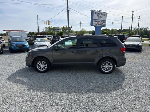 Used 2017 Dodge Journey SXT image 2