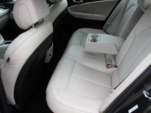Used 2025 Genesis G70 2.5T RWD image 15