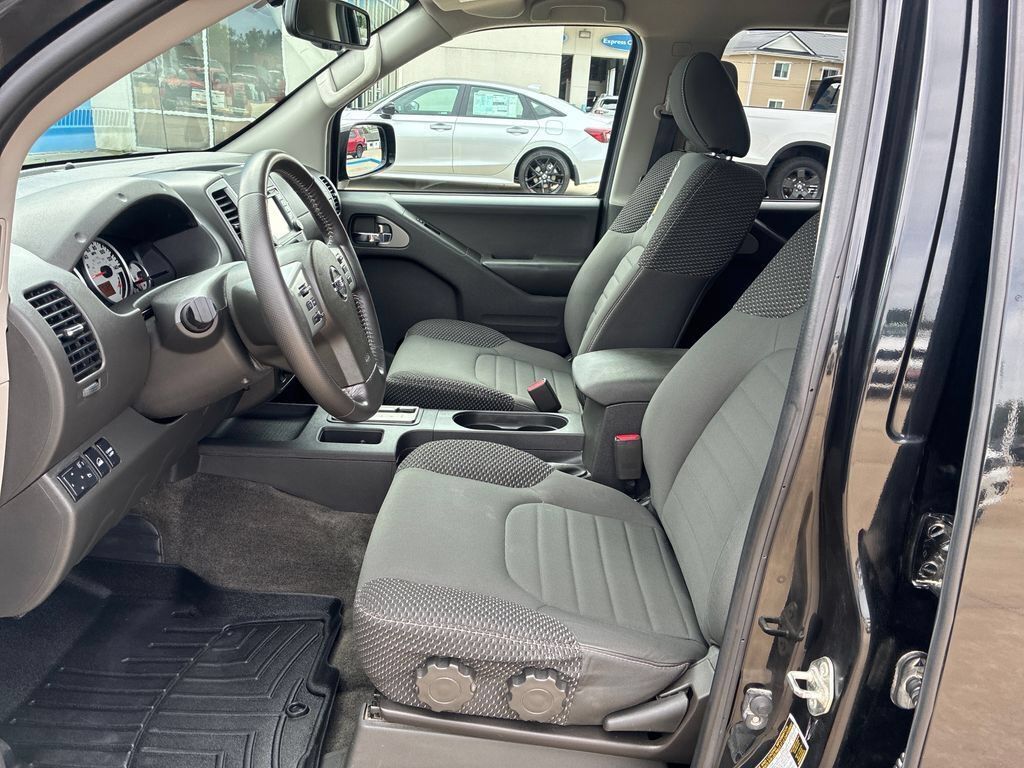 Used 2018 Nissan Frontier PRO-4X AWD/4WD image 9