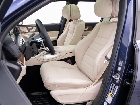 New 2026 Mercedes-Benz GLS 580 4MATIC image 17