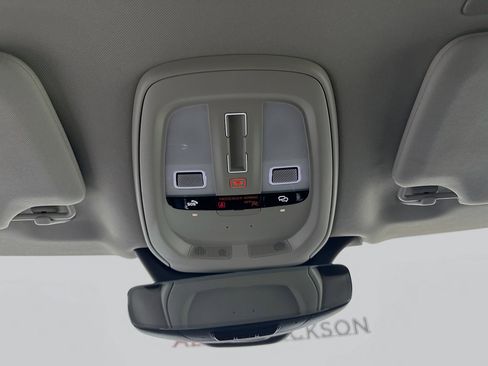 Used 2025 Volvo XC90 B5 Core image 18