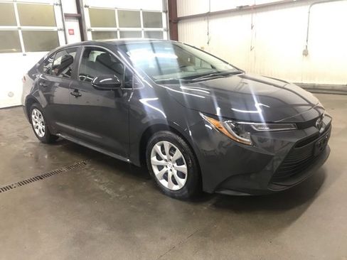 Used 2025 Toyota Corolla LE image 4