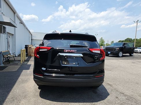 Used 2024 GMC Terrain SLE w/ Driver Convenience Package FWD image 4