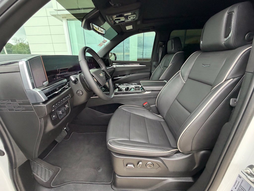 Used 2025 Cadillac Escalade ESV Sport w/ Touring Package AWD/4WD image 10
