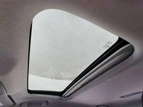 Certified 2023 Nissan Sentra SR w/ SR Premium Package FWD image 24