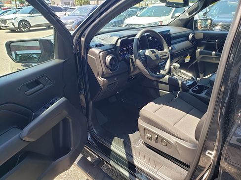 Used 2024 Chevrolet Colorado W/T w/ WT Convenience Package II AWD/4WD image 9