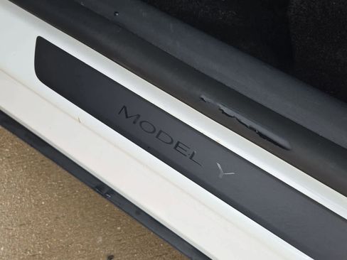 Used 2022 Tesla Model Y Performance AWD/4WD image 11