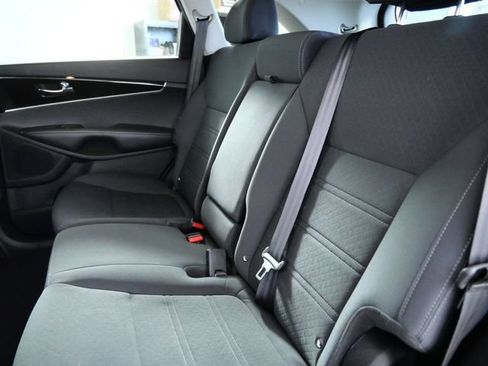 Used 2017 Kia Sorento AWD w/ LX Convenience Package image 13