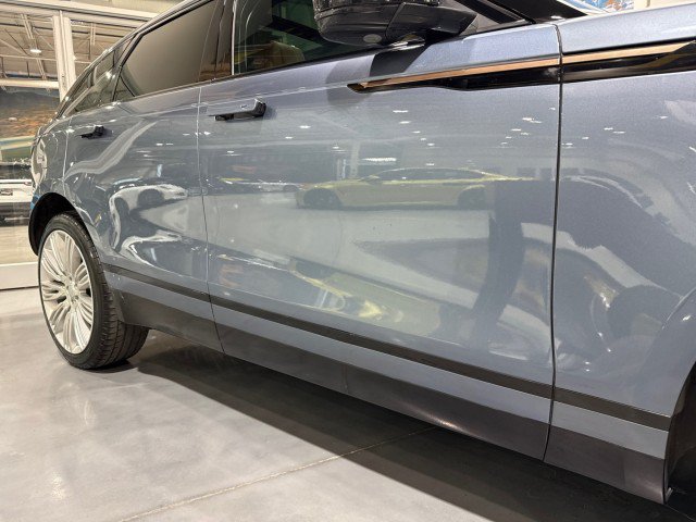 Used 2019 Land Rover Range Rover Velar R-Dynamic SE AWD/4WD image 16