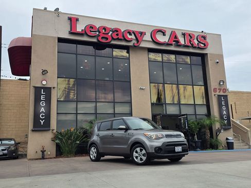 Used 2017 Kia Soul image 2