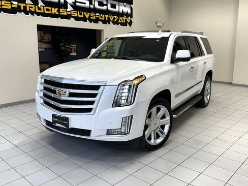 Used 2017 Cadillac Escalade Premium Luxury image 59