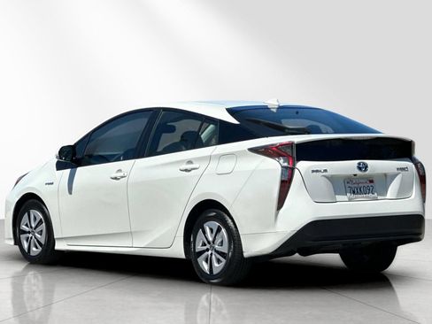 Used 2016 Toyota Prius Four FWD image 6