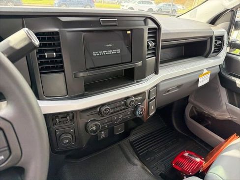 New 2026 Ford F350 XL w/ XL Chrome Package AWD/4WD image 10