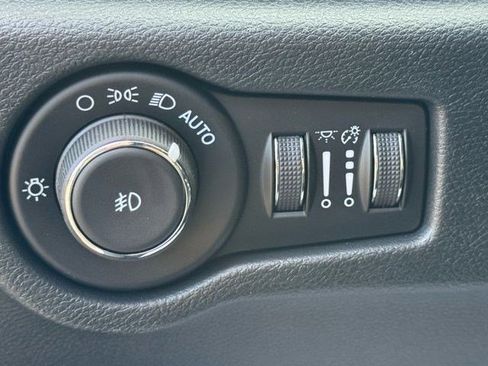 New 2026 Chrysler Pacifica Select AWD/4WD image 14