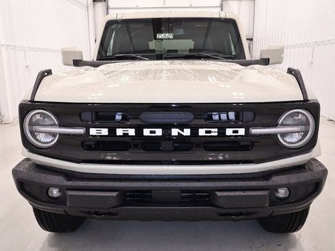 New 2025 Ford Bronco Outer Banks image 3