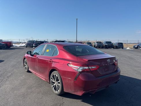 Used 2018 Toyota Camry SE image 5
