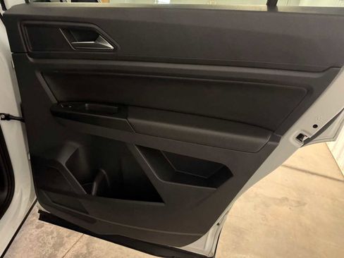 Certified 2020 Volkswagen Atlas Cross Sport SE w/ Panoramic Sunroof Package image 27