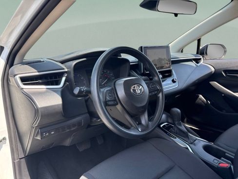 Used 2025 Toyota Corolla LE FWD image 17