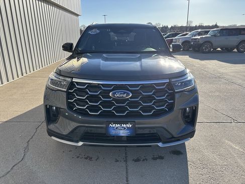 Used 2025 Ford Explorer Platinum w/ LUX Leather Package image 2