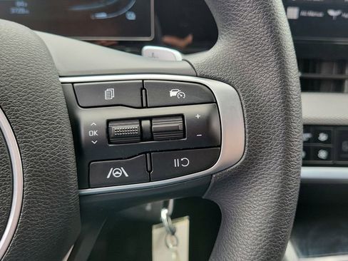 Used 2025 Kia Sportage LX image 24