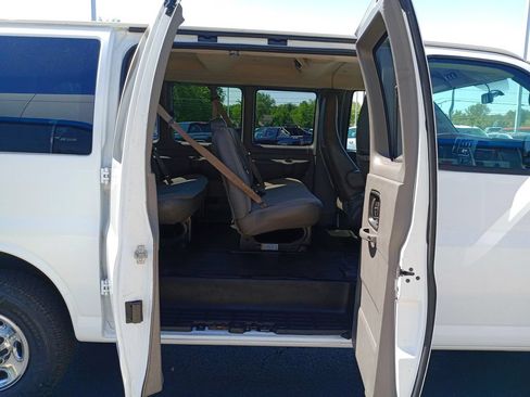 Used 2017 Chevrolet Express 2500 LS RWD image 27