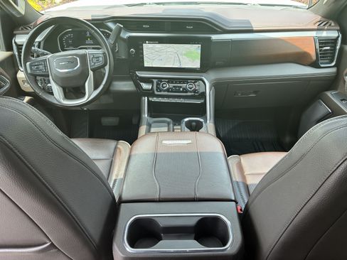 Used 2024 GMC Sierra 3500 Denali w/ Technology Package AWD/4WD image 18