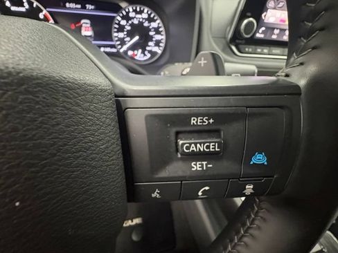 Used 2025 Nissan Rogue SV FWD image 18