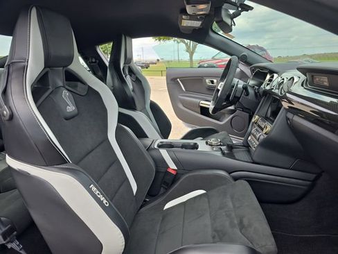Used 2022 Ford Mustang Shelby GT500 w/ Technology Package RWD image 11