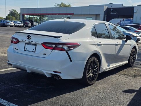 Used 2022 Toyota Camry SE w/ Convenience Package FWD image 8