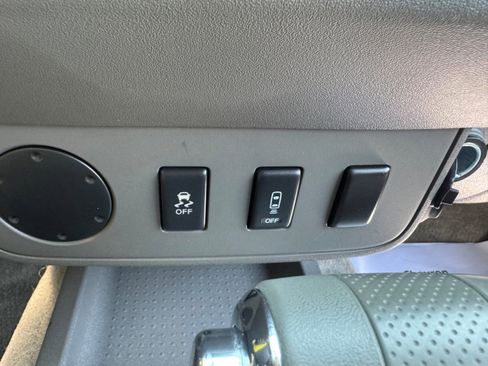 Used 2013 Nissan Frontier SV w/ SV Value Truck Pkg RWD image 18