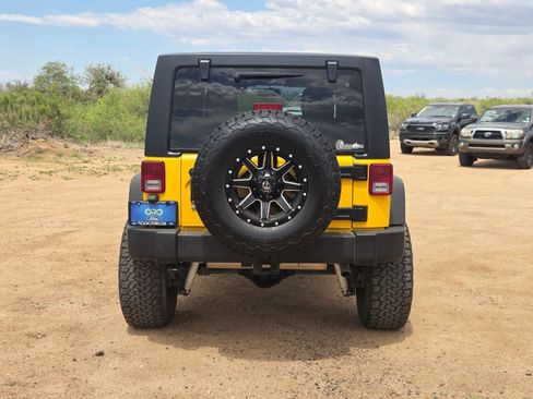Used 2015 Jeep Wrangler Unlimited Rubicon w/ Connectivity Group AWD/4WD image 7