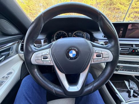 Used 2019 BMW 740i w/ Executive Package RWD image 19