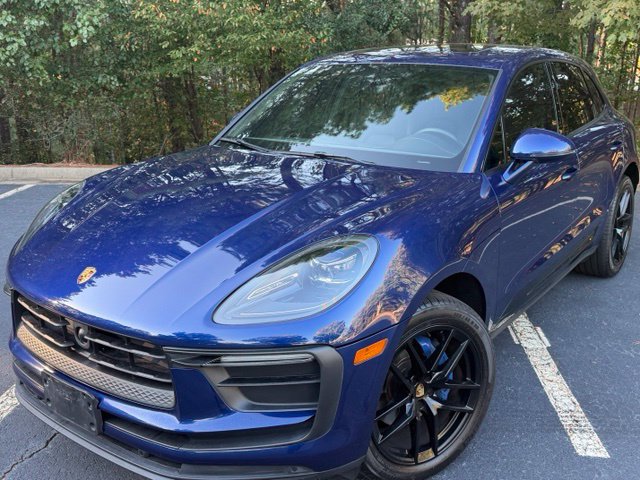 Used 2023 Porsche Macan AWD/4WD image 3