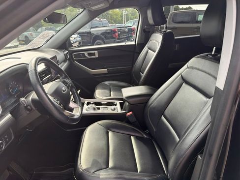 Used 2021 Ford Explorer XLT w/ Equipment Group 202A AWD/4WD image 20
