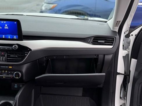 Certified 2022 Ford Escape SE w/ Cold Weather Package image 30