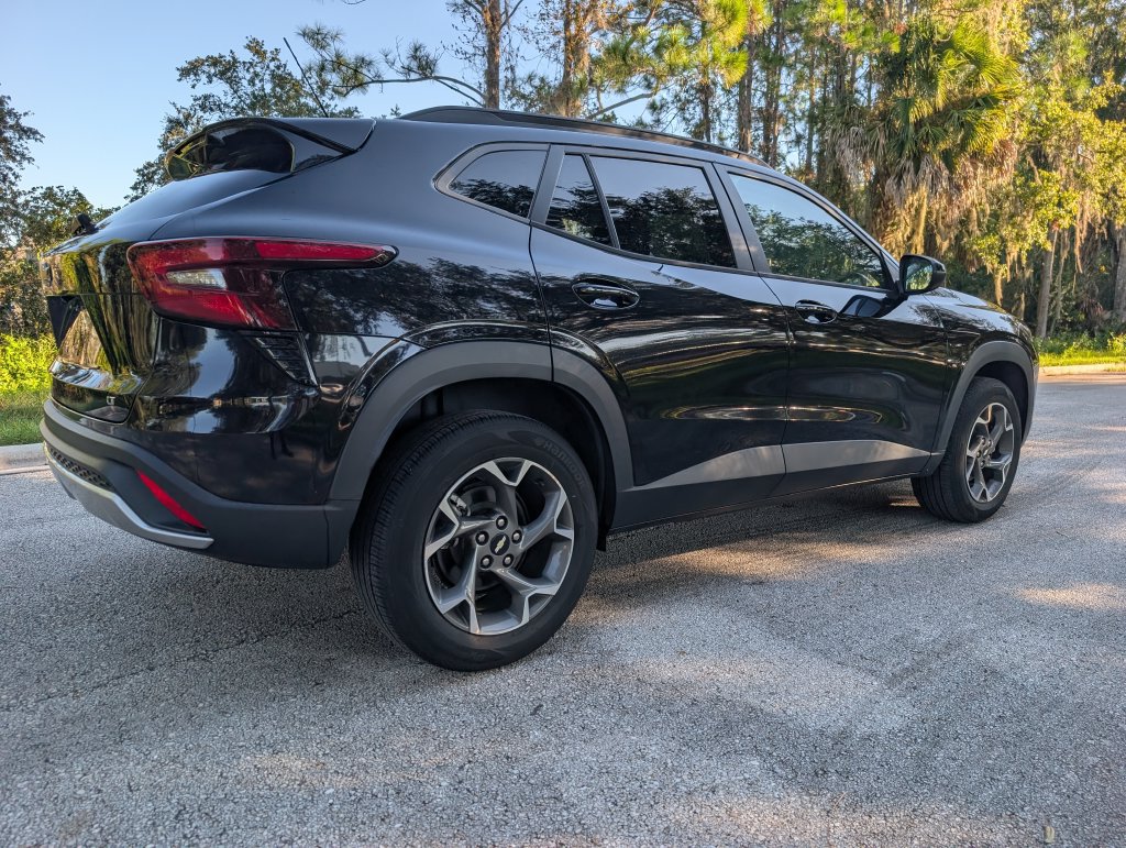 Used 2024 Chevrolet Trax LT w/ Driver Confidence Package FWD image 9