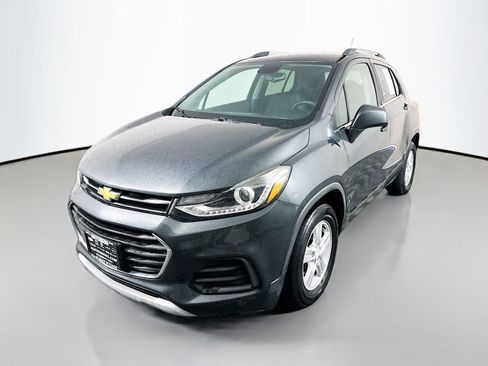 Used 2017 Chevrolet Trax LT FWD image 3
