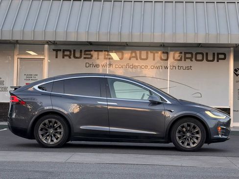 Used 2018 Tesla Model X 75D AWD/4WD image 5