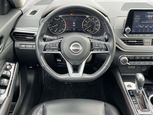 Used 2024 Nissan Altima 2.5 SR FWD image 17