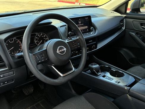 Used 2024 Nissan Rogue SV FWD image 11