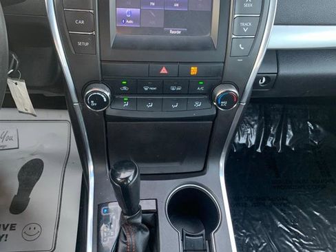 Used 2017 Toyota Camry SE image 21