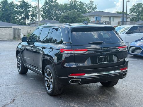Used 2022 Jeep Grand Cherokee Overland w/ Luxury Tech Group IV AWD/4WD image 12