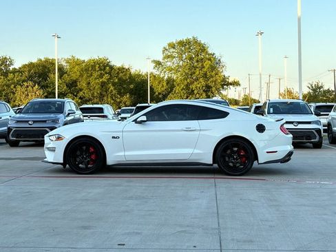 Used 2018 Ford Mustang GT Premium w/ Black Accent Package RWD image 3