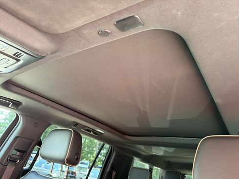 Used 2021 Chevrolet Suburban Premier w/ Premium Package RWD image 15