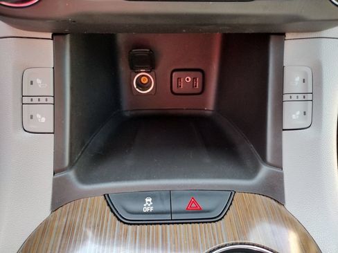 Used 2017 GMC Acadia SLE w/ Driver Alert Package I FWD image 27