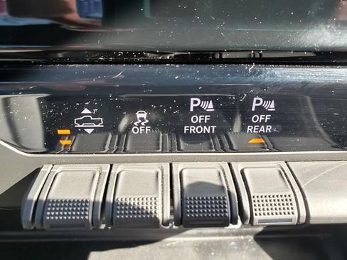 Used 2025 RAM 1500 Limited AWD/4WD image 23